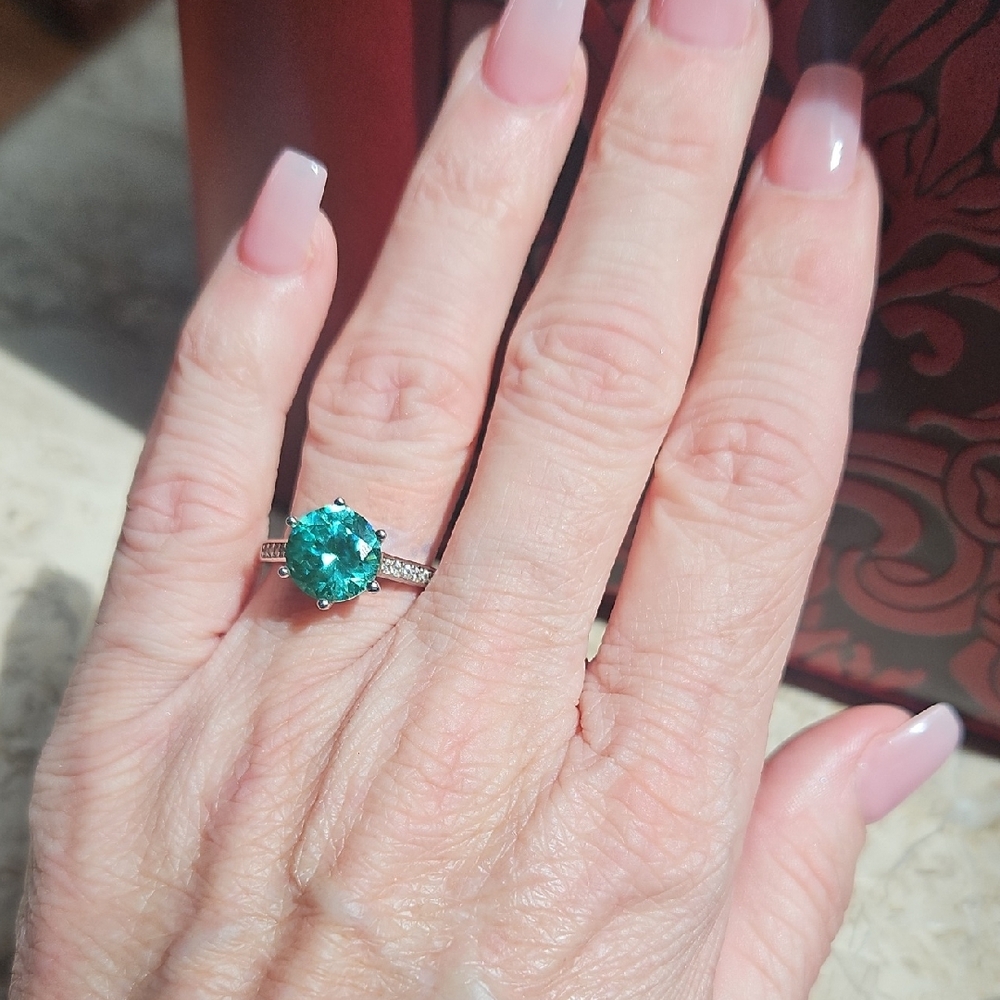 Elegant 925 Sterling  Silver and Green Gemstone Ring